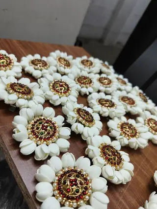 Foam flower clips
