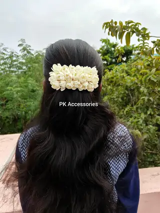 Foam jasmine clip 