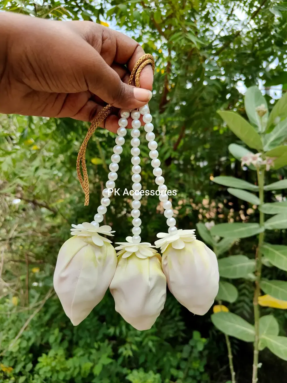 Lotus Jadakuchullu - Ivory colour 