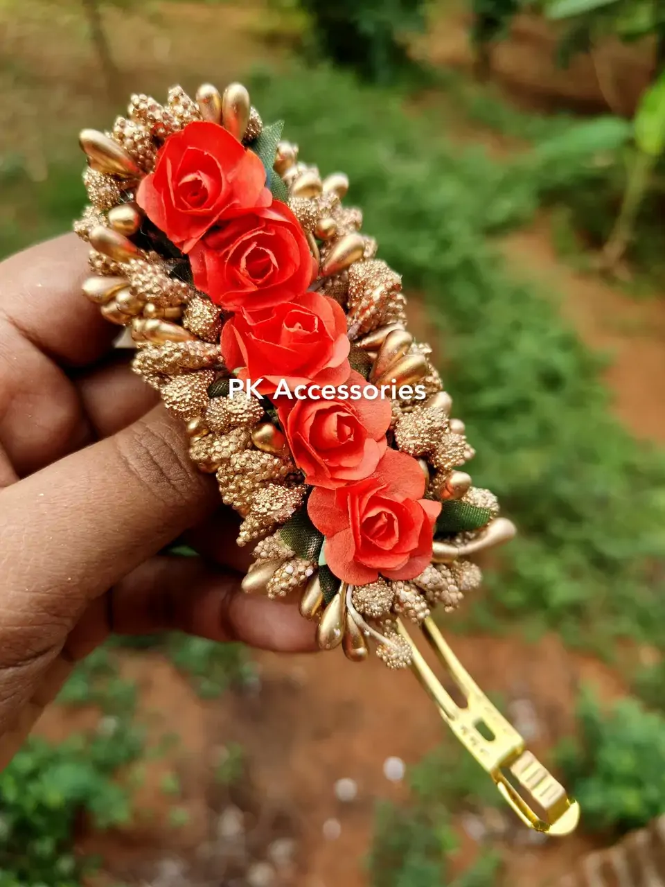 Gold × Orange clip