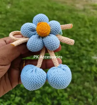 Sky-blue flower alligator clip 